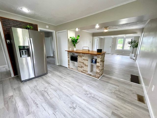 318 W 10th Street, Bicknell, IN 47512