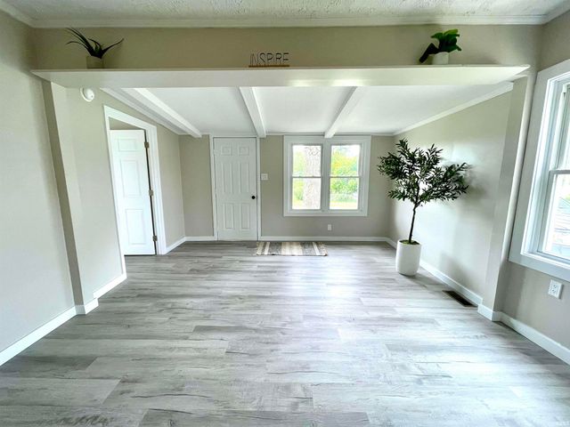 318 W 10th Street, Bicknell, IN 47512