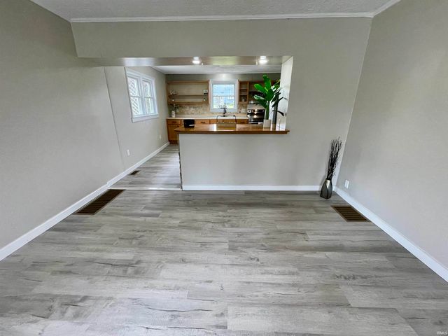 318 W 10th Street, Bicknell, IN 47512