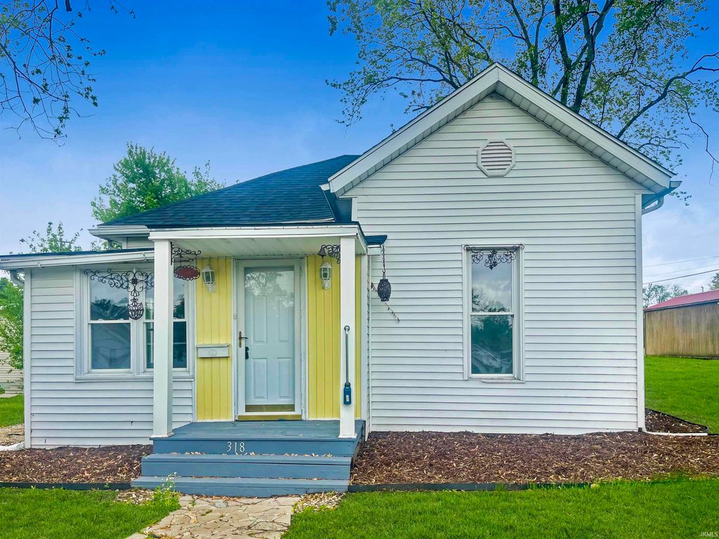 318 W 10th Street, Bicknell, IN 47512