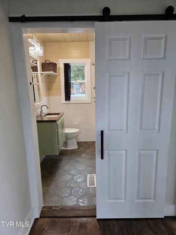 2041 Sherwood Rd Road, Kingsport, TN 37664