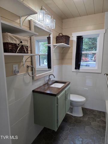 2041 Sherwood Rd Road, Kingsport, TN 37664