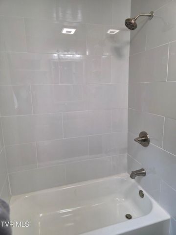 2041 Sherwood Rd Road, Kingsport, TN 37664