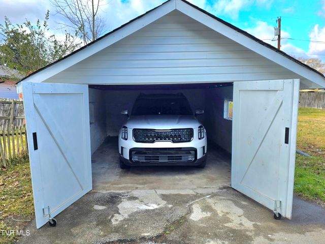 2041 Sherwood Rd Road, Kingsport, TN 37664