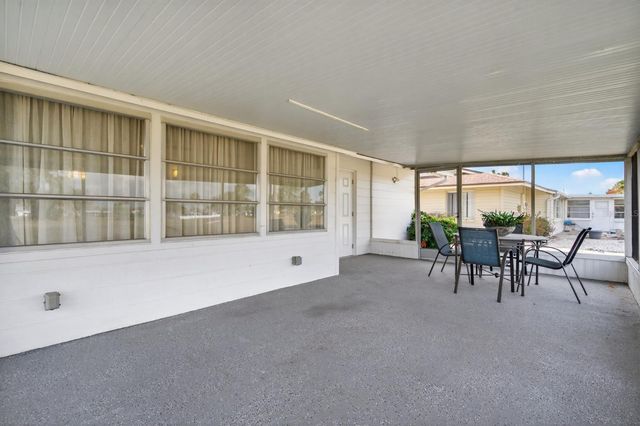 611 FOX HILLS DRIVE, Sun City Center, FL 33573