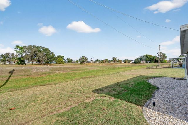 611 FOX HILLS DRIVE, Sun City Center, FL 33573