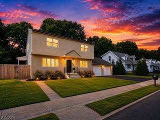 61 Winifred Dr, Totowa Boro, NJ 07512