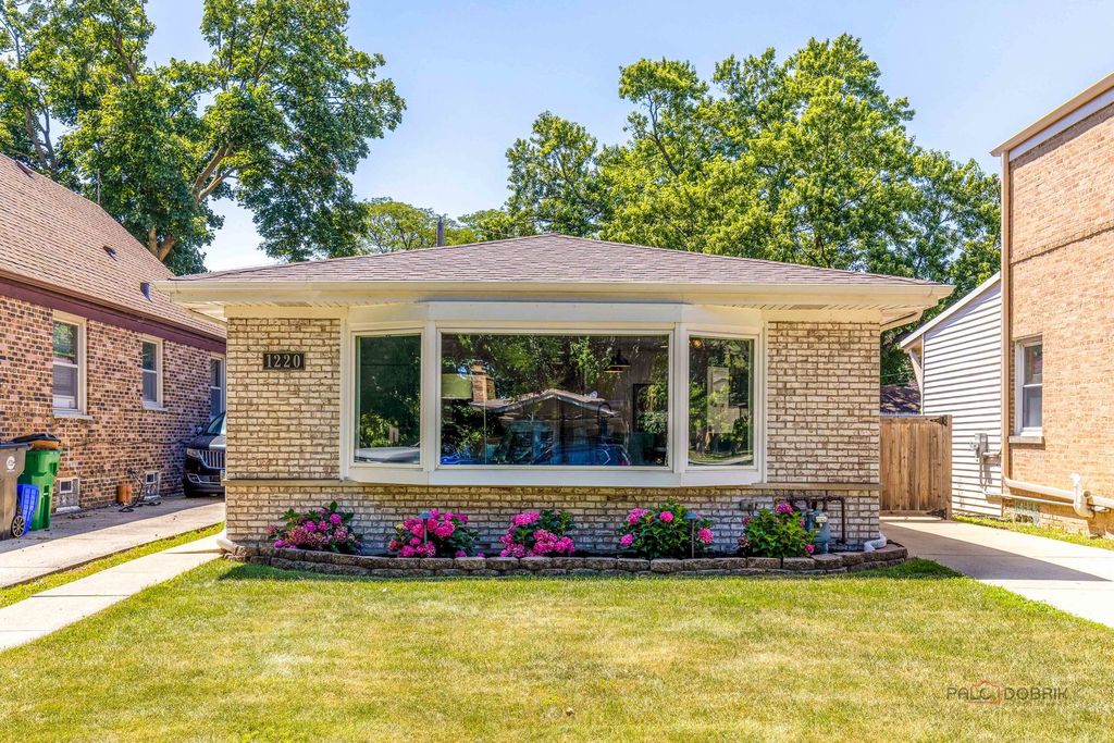 1220 Elliott Street, Park Ridge, IL 60068