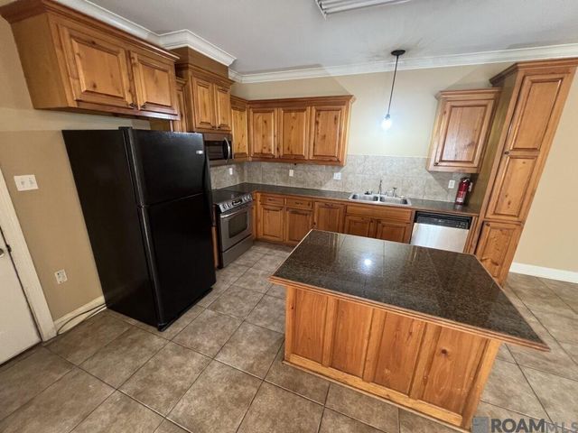 767 Summer Breeze Dr, Baton Rouge, LA 70810