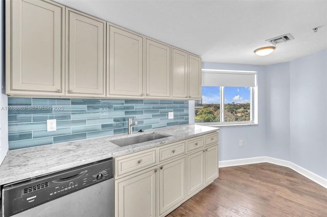 280 SW 20th Rd 904, Miami, FL 33129