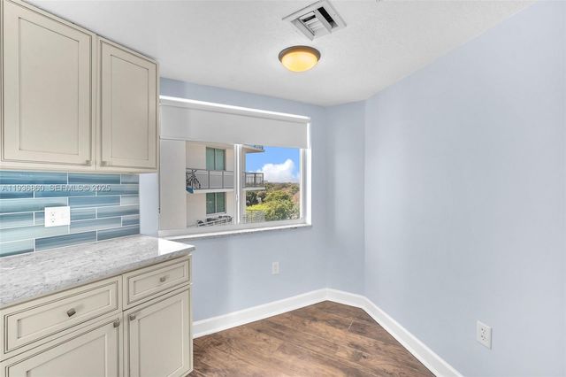 280 SW 20th Rd 904, Miami, FL 33129