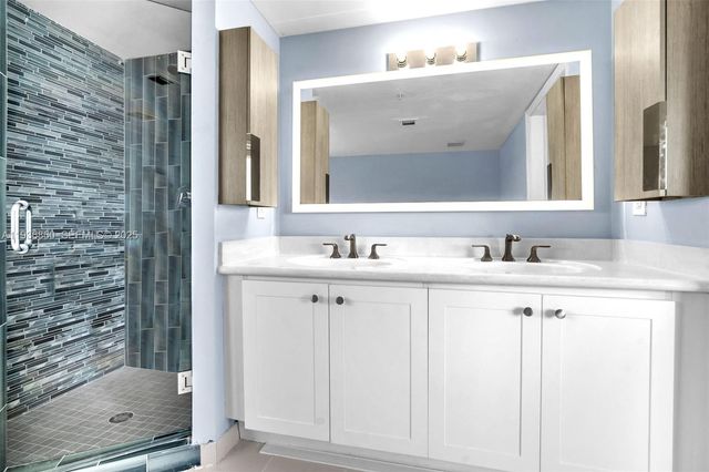 280 SW 20th Rd 904, Miami, FL 33129