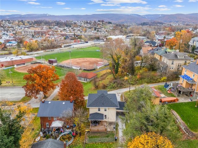 10 Jacquette Pl, Uniontown, PA 15401