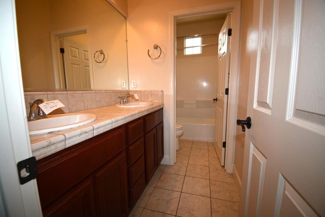 3310 N Jason Avenue, Fresno, CA 93737