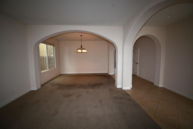 3310 N Jason Avenue, Fresno, CA 93737