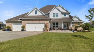 10011 Fan Palm Drive, Mont Belvieu, TX 77523