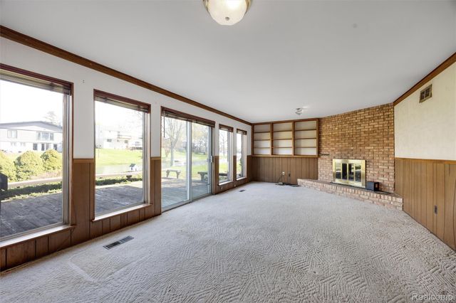 3036 Shawnee Lane, Waterford Charter Township, MI 48329