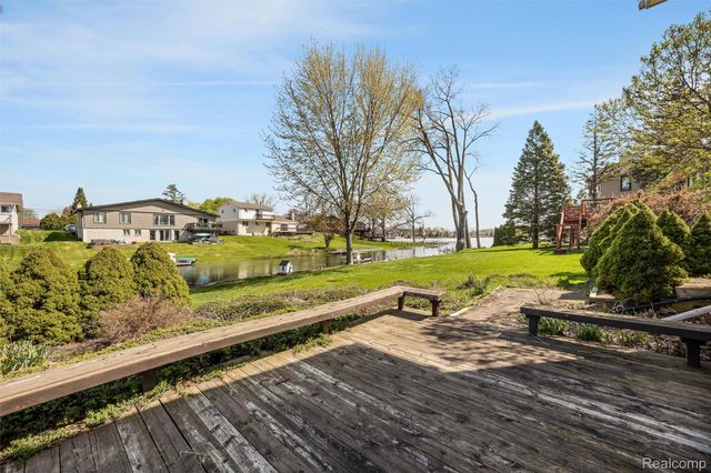 3036 Shawnee Lane, Waterford Charter Township, MI 48329