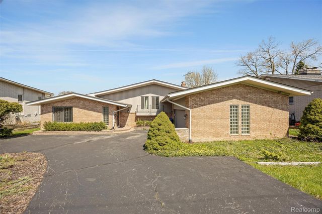 3036 Shawnee Lane, Waterford Charter Township, MI 48329
