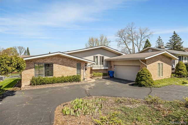 3036 Shawnee Lane, Waterford Charter Township, MI 48329