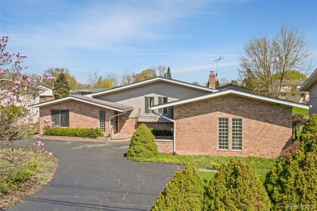 3036 Shawnee Lane, Waterford Charter Township, MI 48329