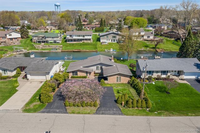 3036 Shawnee Lane, Waterford Charter Township, MI 48329