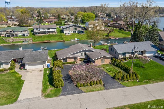 3036 Shawnee Lane, Waterford Charter Township, MI 48329