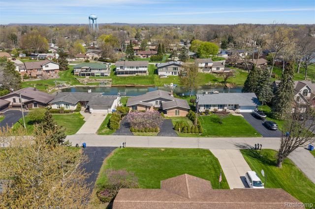 3036 Shawnee Lane, Waterford Charter Township, MI 48329