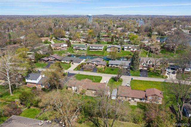 3036 Shawnee Lane, Waterford Charter Township, MI 48329