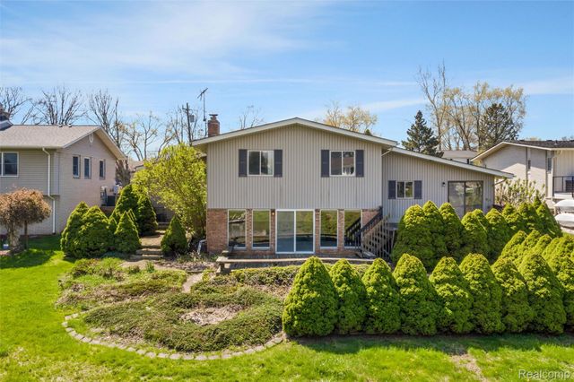 3036 Shawnee Lane, Waterford Charter Township, MI 48329