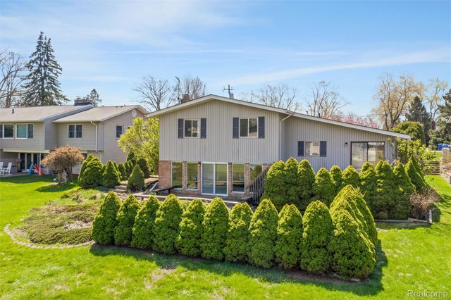 3036 Shawnee Lane, Waterford Charter Township, MI 48329