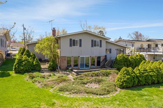 3036 Shawnee Lane, Waterford Charter Township, MI 48329