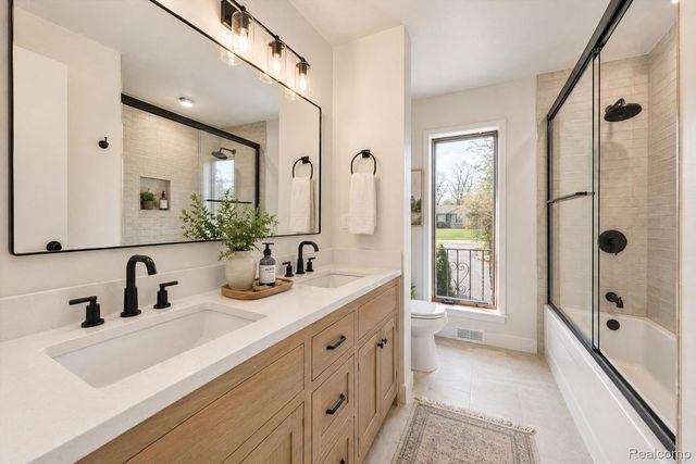 3036 Shawnee Lane, Waterford Charter Township, MI 48329