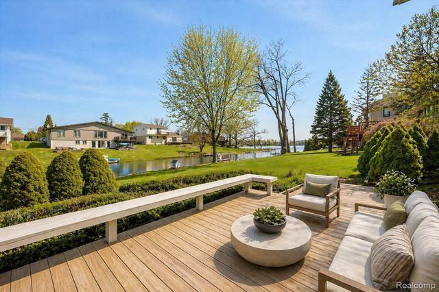 3036 Shawnee Lane, Waterford Charter Township, MI 48329