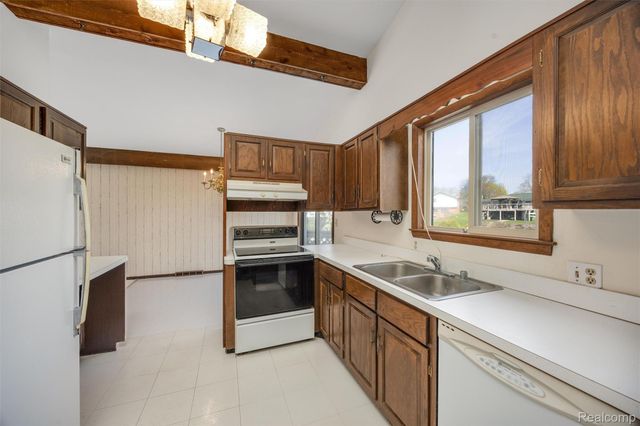 3036 Shawnee Lane, Waterford Charter Township, MI 48329
