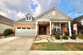 2154 River Overlook Dr, Hermitage, TN 37076