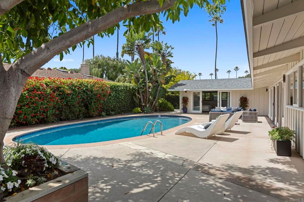 Image 1 of property listing at 375 Via Del Norte, La Jolla, CA 92037