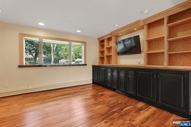 4 4th Street, Pequannock Township, NJ 07440