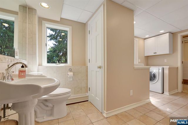 4 4th Street, Pequannock Township, NJ 07440