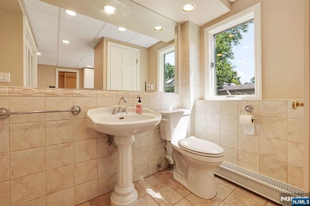 4 4th Street, Pequannock Township, NJ 07440