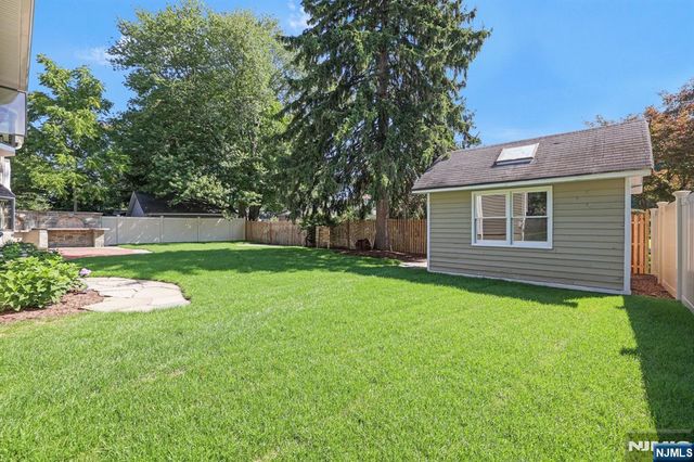 4 4th Street, Pequannock Township, NJ 07440