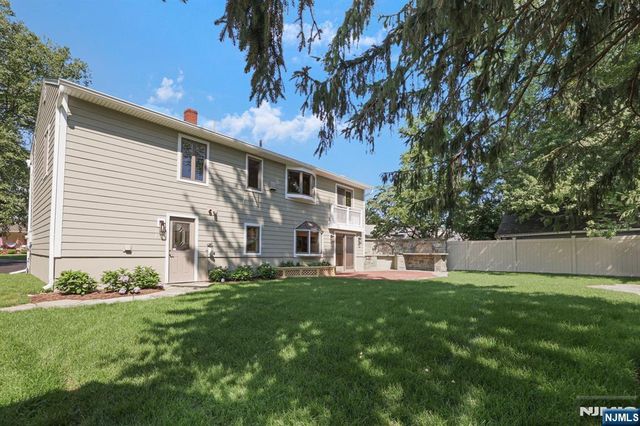 4 4th Street, Pequannock Township, NJ 07440