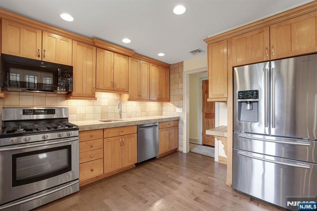4 4th Street, Pequannock Township, NJ 07440