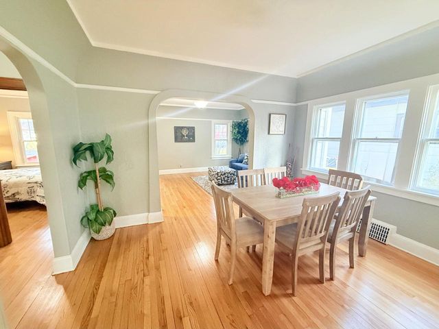 155 W Crawford AVENUE, Milwaukee, WI 53207