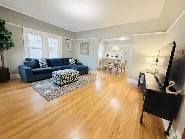 155 W Crawford AVENUE, Milwaukee, WI 53207