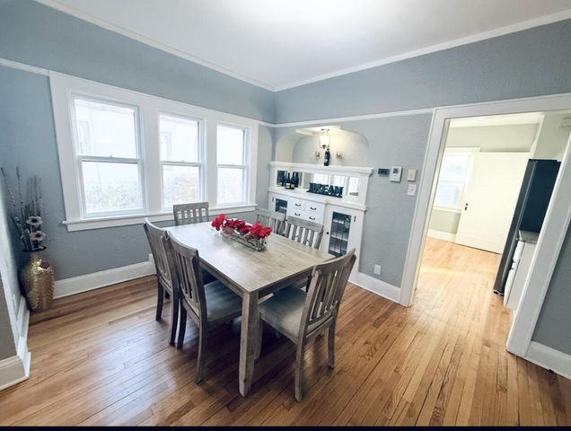 155 W Crawford AVENUE, Milwaukee, WI 53207