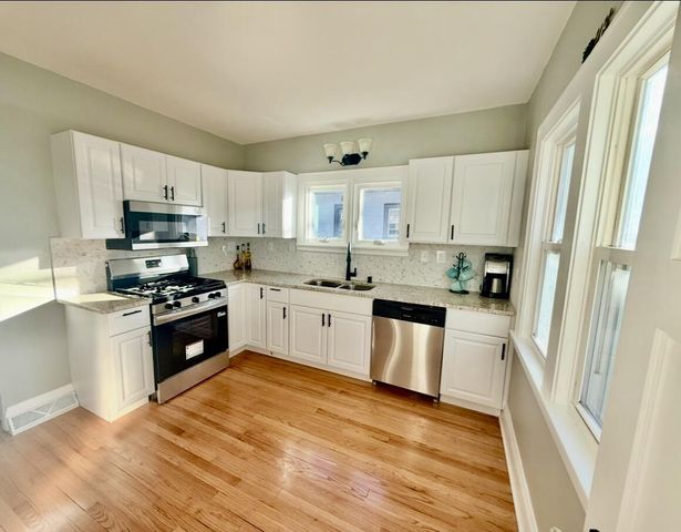 155 W Crawford AVENUE, Milwaukee, WI 53207