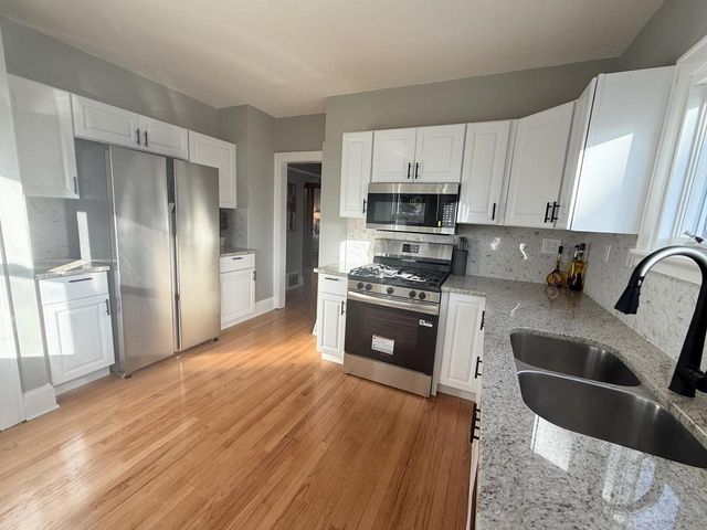 155 W Crawford AVENUE, Milwaukee, WI 53207