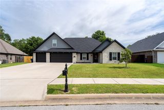 301 Grand Court, Siloam Springs, AR 72761