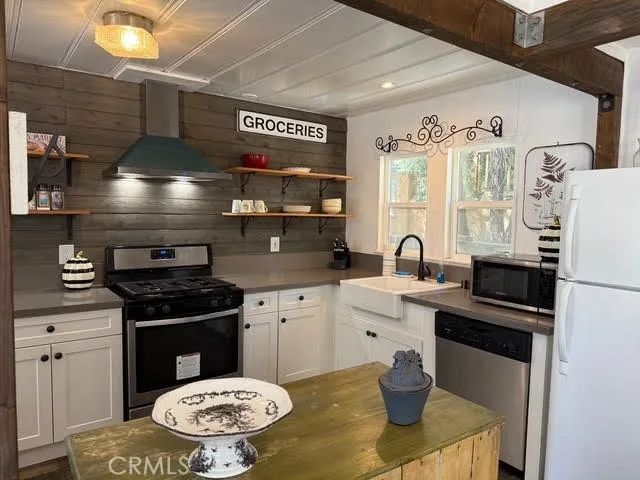 229 Oak Drive, Lake Arrowhead, CA 92352